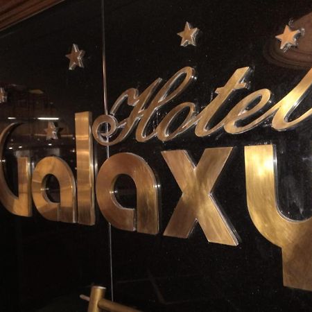 Hotel Galaxy Surat Eksteriør bilde