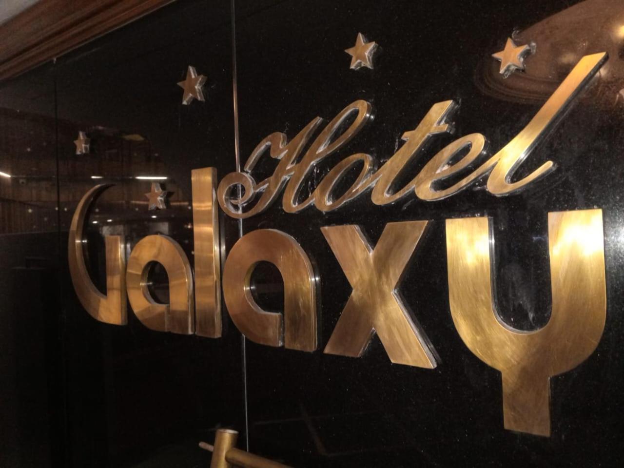 Hotel Galaxy Surat Eksteriør bilde